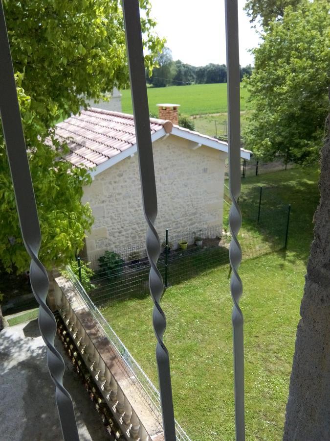 Chambres d'Hôtes Château Pierre de Montignac Civrac-en-Médoc Exterior foto